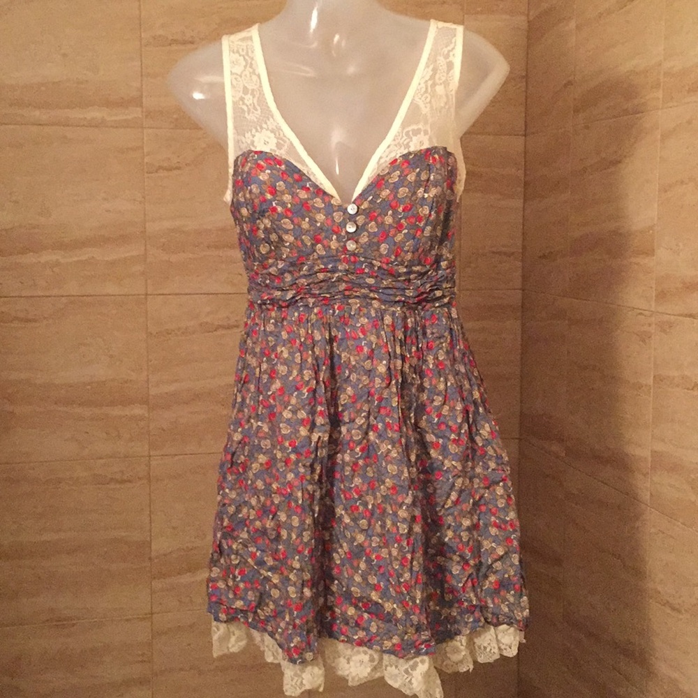 Forever 21 Floral & Lace Button Front Dress